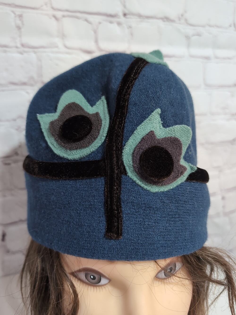 Women’s Asian Eye 100% Wool Blue Hat Felted Wool Velvet Trim Floral Applique Art